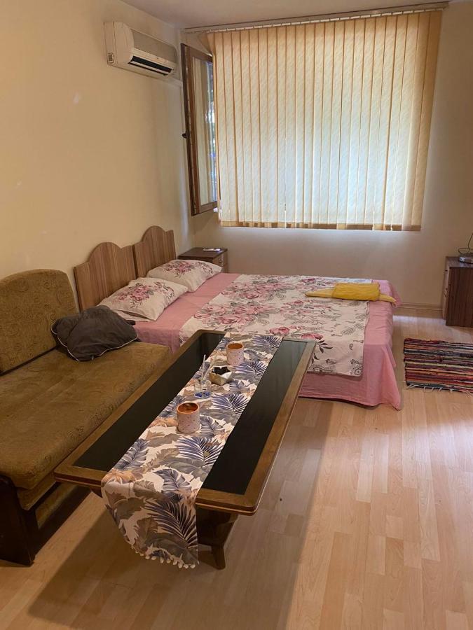 Апартамент Столетов Varna Buitenkant foto